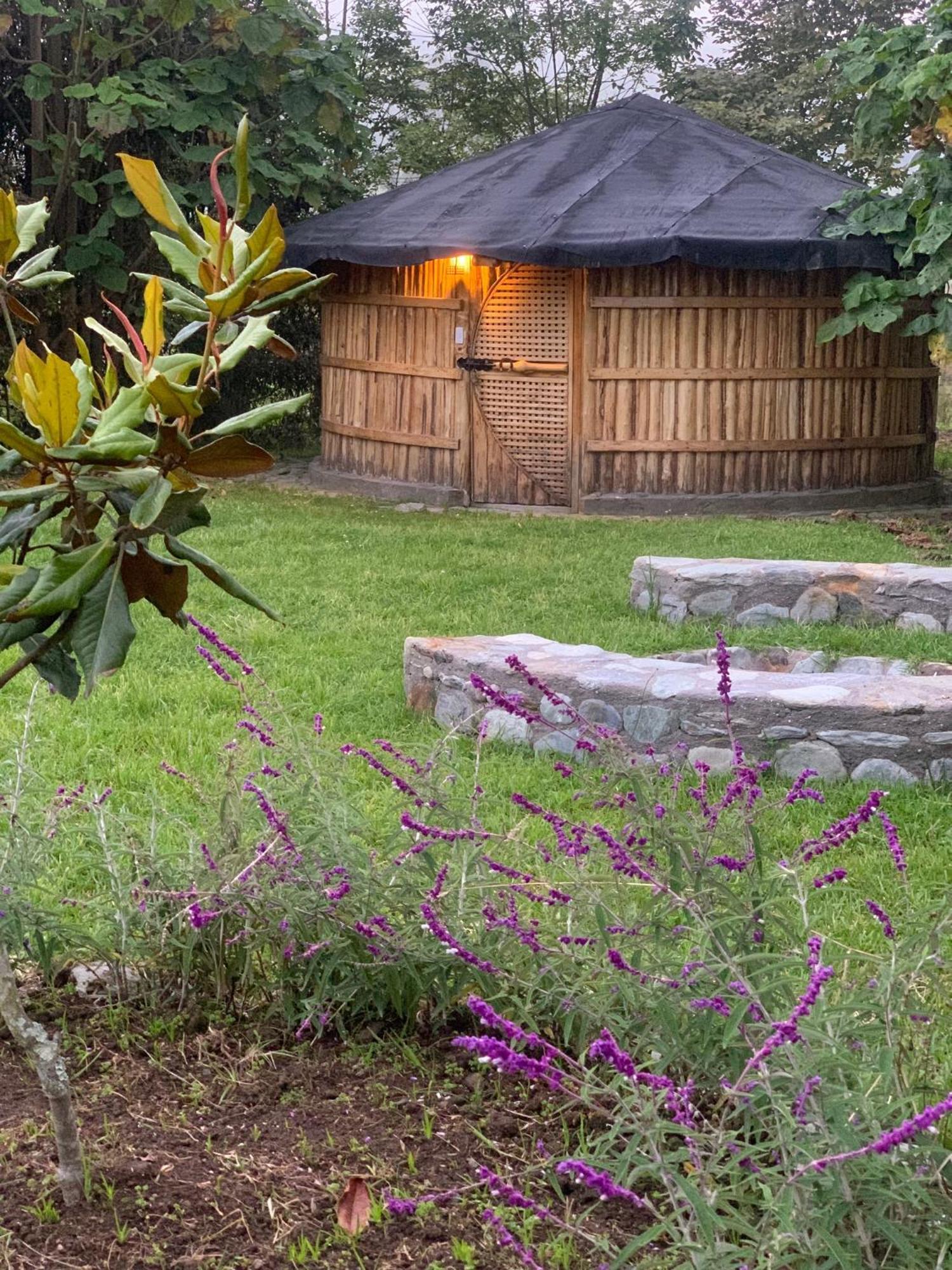 Hostal La Laguna Villamaría Esterno foto