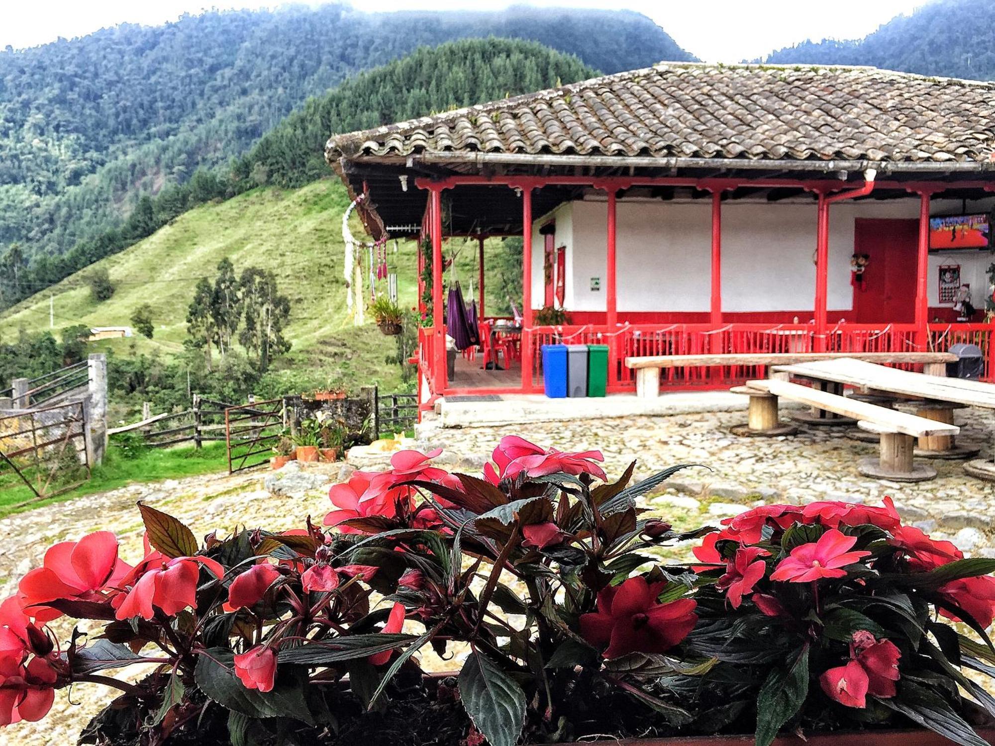 Hostal La Laguna Villamaría Esterno foto