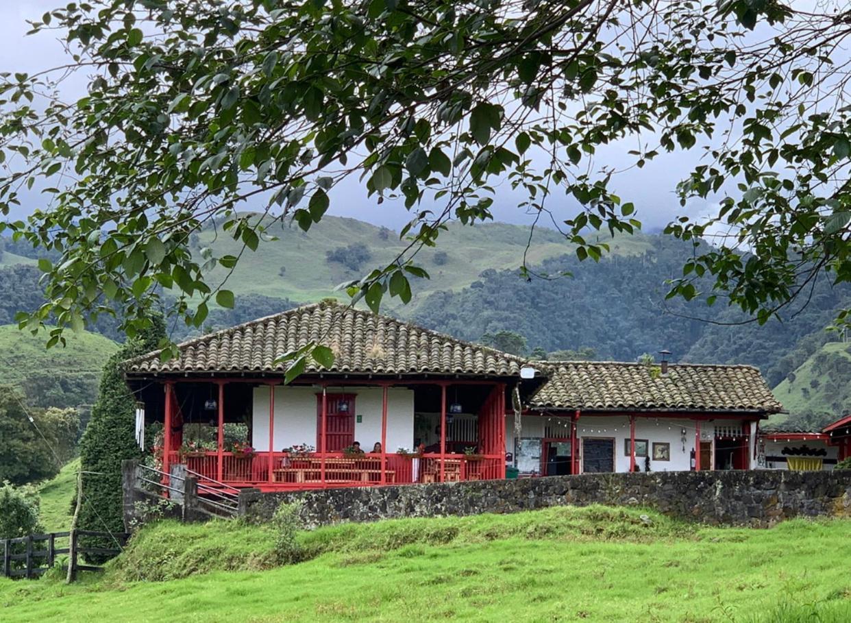 Hostal La Laguna Villamaría Esterno foto