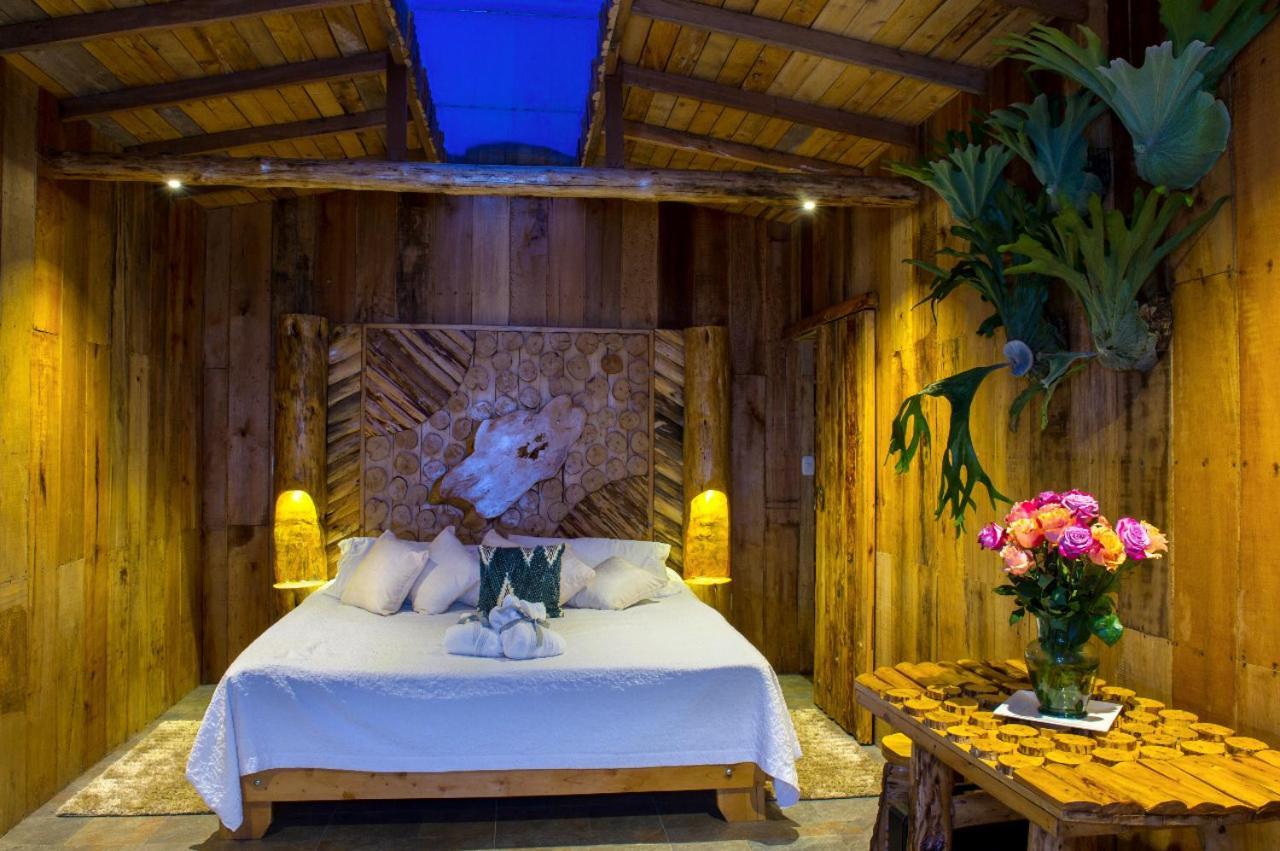 Hostal La Laguna Villamaría Esterno foto