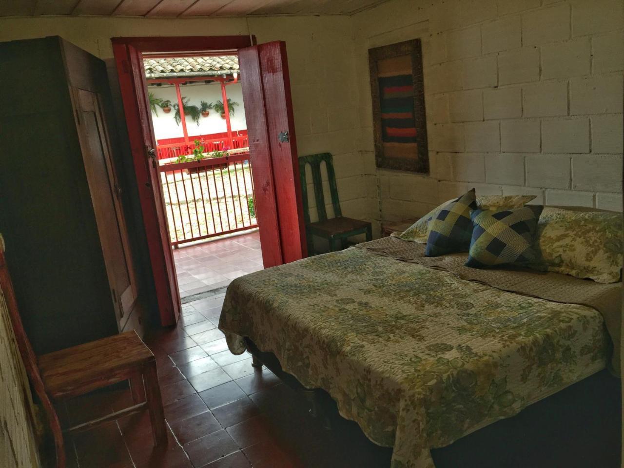 Hostal La Laguna Villamaría Esterno foto
