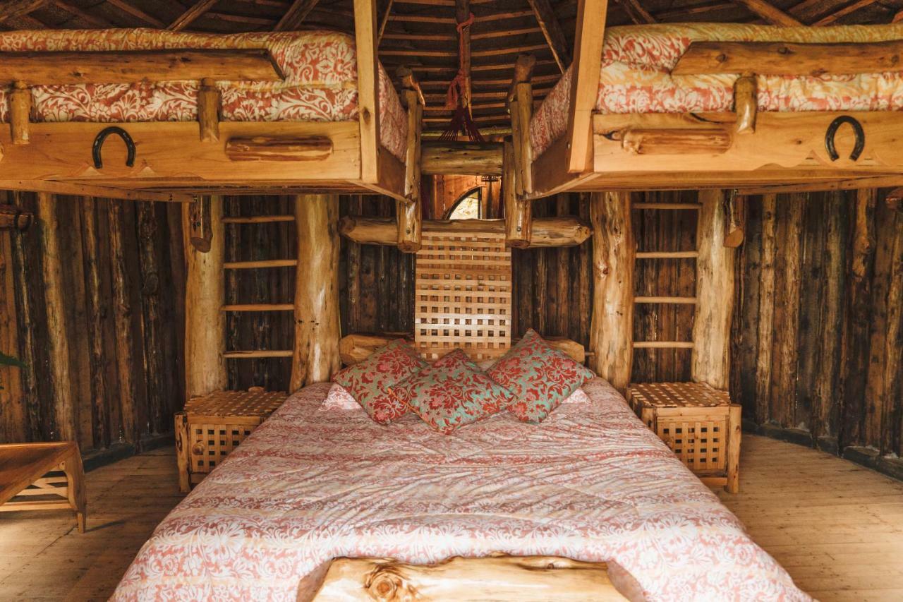 Hostal La Laguna Villamaría Esterno foto