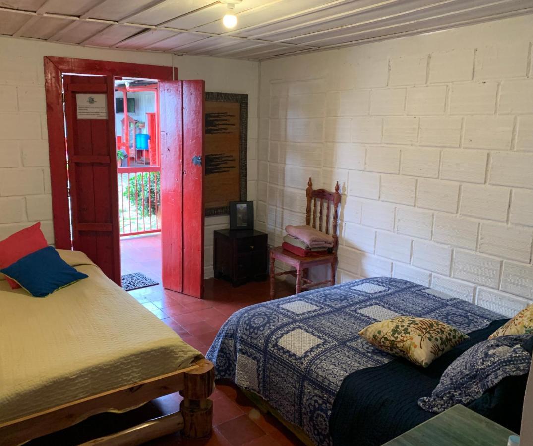Hostal La Laguna Villamaría Esterno foto